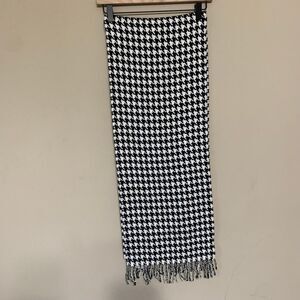 Croft & Barrow Black/White Houndstooth Scarf Alabama